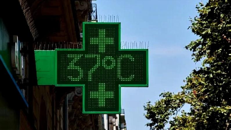 Termômetro marca 37 °C em Paris, na França.