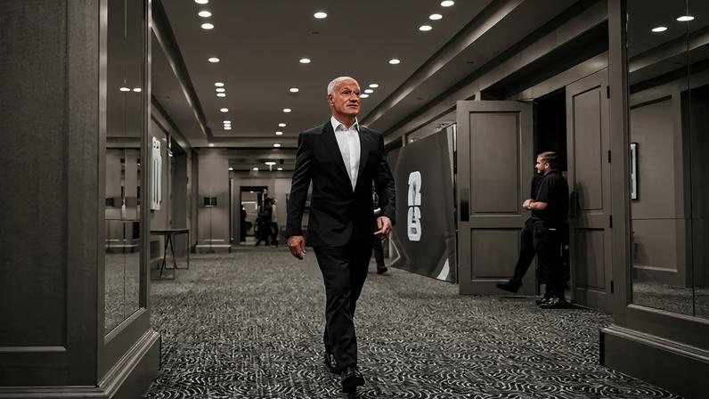 Técnico Didier Deschamps em media day da França na Copa do Mundo em hotel em Boston, nos Estados Unidos — Foto: Buda Mendes/FIFA via Getty Images