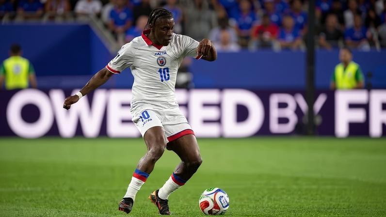 Bellegarde, camisa 10 do Haiti e meia do Wolverhampton — Foto: Visionhaus/Getty Images