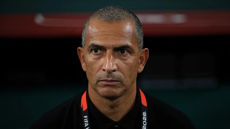 Sabri Lamouchi deixa a função após cinco partidas. Neste curto retrospecto, ele obteve somente uma vitória, um empate e acumulou três derrotas