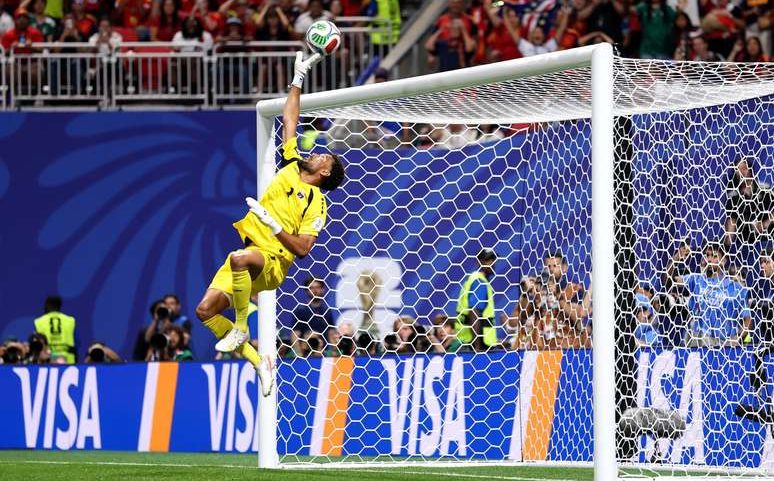 CazéTV faz mutirão por seguidores para Vozinha após goleiro fechar o gol contra a Espanha na Copa