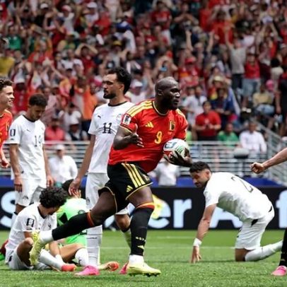 Lukaku sai do banco, em 22 segundos participa de gol e evita derrota da Bélgica