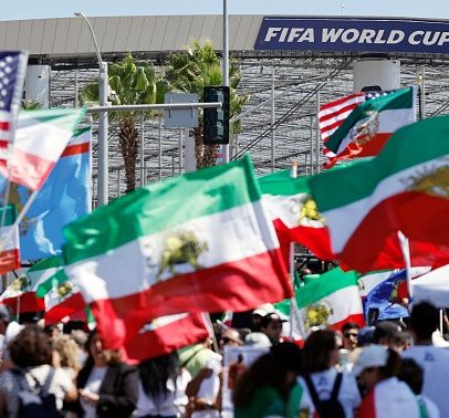 Protestos marcam estreia da seleção do Irã na Copa do Mundo