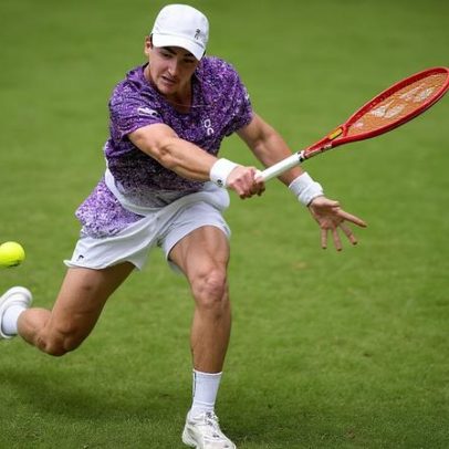 João Fonseca disputa a final de duplas no ATP 500 de Halle, Alemanha