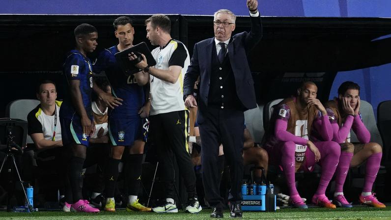 Carlo Ancelotti em Brasil 3x0 Haiti — Foto: Jose Breton/Pics Action/NurPhoto via Getty Images