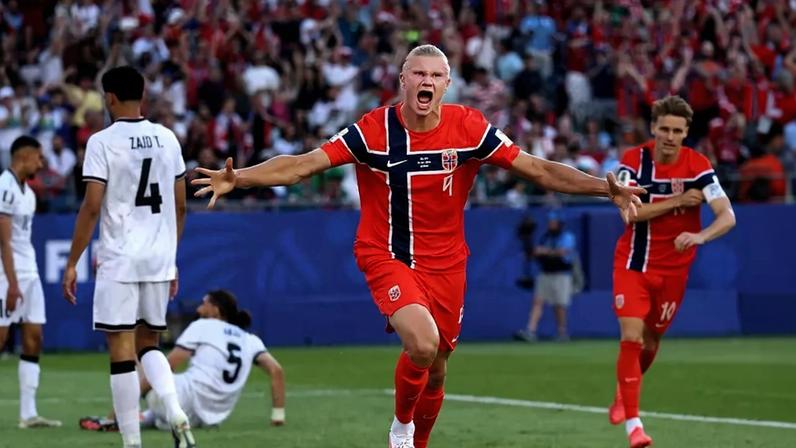 Erling Haaland marcou dois gols na vitória por 4 a 1 contra o Iraque