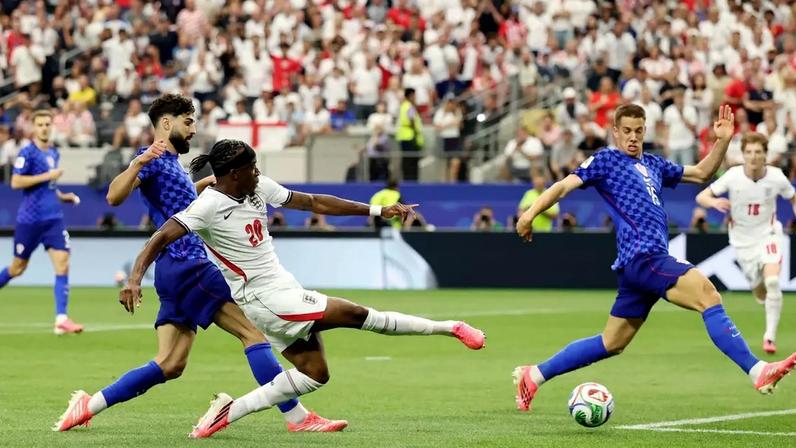 Madueke, da Inglaterra, sofreu o pênalti contra a Croácia