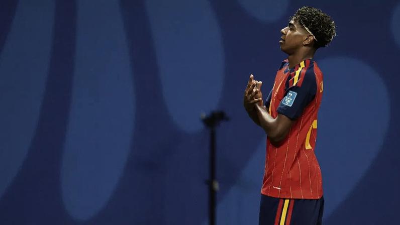 Lamine Yamal, da Espanha, comemora após marcar o primeiro gol de sua equipe durante a partida entre Espanha e Arábia Saudita pela Copa do Mundo