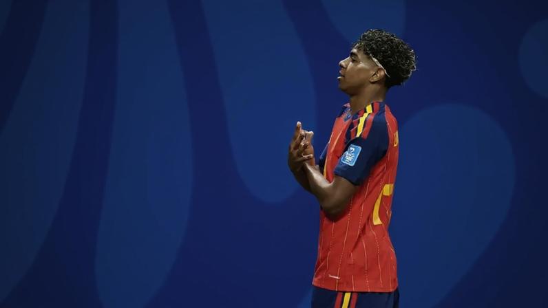 Lamine Yamal, da Espanha, comemora após marcar o primeiro gol de sua equipe durante a partida entre Espanha e Arábia Saudita pela Copa do Mundo