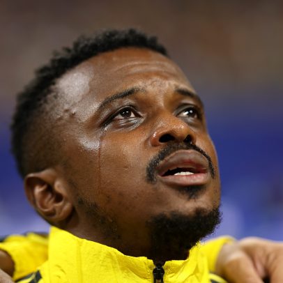 Mokoena chora ao marcar gol pela África do Sul e honra legado do pai
