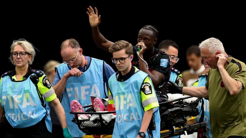 O jogador canadense Ismaël Koné quebrou a perna durante jogo da Copa do Mundo