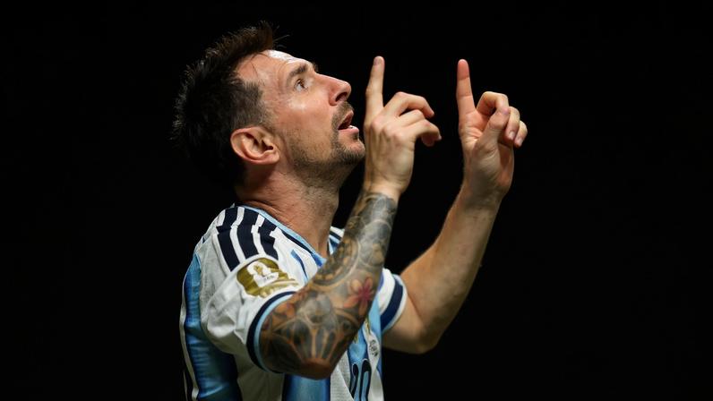 Messi comemora gol da Argentina sobre a Áustria — Foto: Torbjorn Tande/DeFodi Images/DeFodi via Getty Images