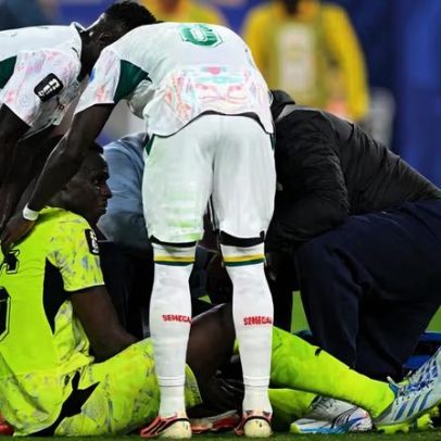 Goleiro senegalês sofre lesão no joelho e fica fora de duelo decisivo na Copa