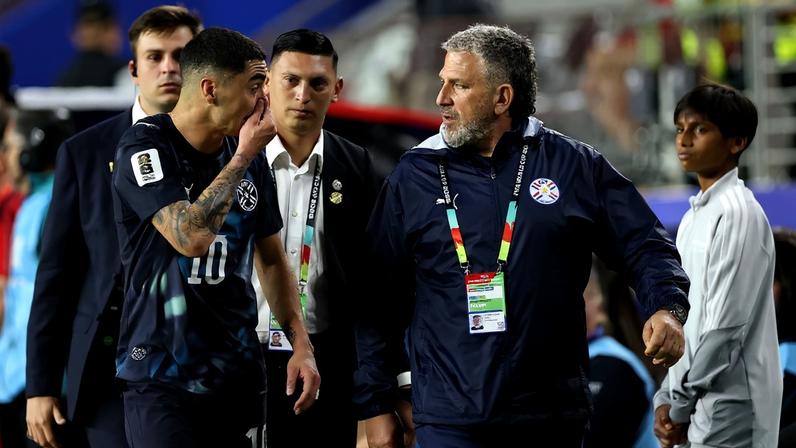 Miguel Almirón do Paraguai é expulso por protocolo Vini Jr