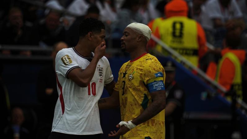 Bellingham e Jordan Ayew — Foto: Ulrik Pedersen/NurPhoto via Getty Images