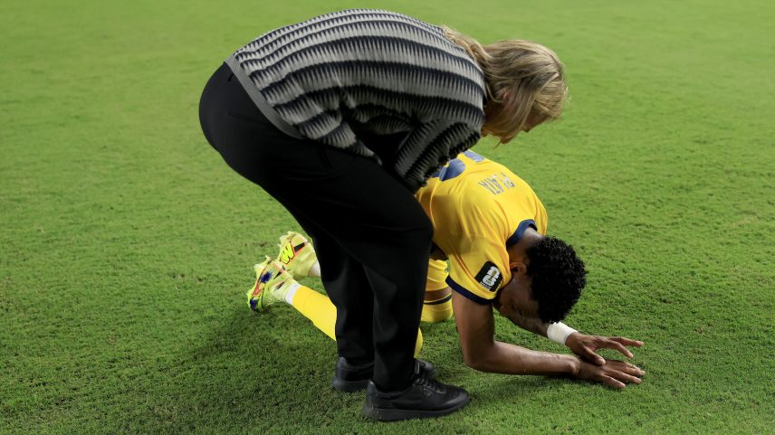 Gonzalo Plata chora após empate entre Equador e Curaçao — Foto: Maja Hitij / Getty Images
