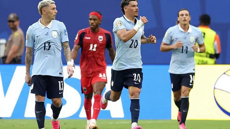Uruguai comemora gol contra Cabo Verde
