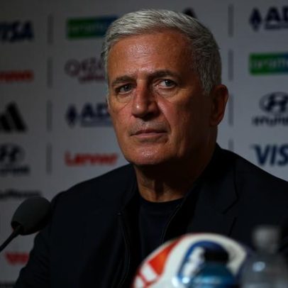 Técnico argelino evita comentar possível fuga da Espanha; prioridade é vencer