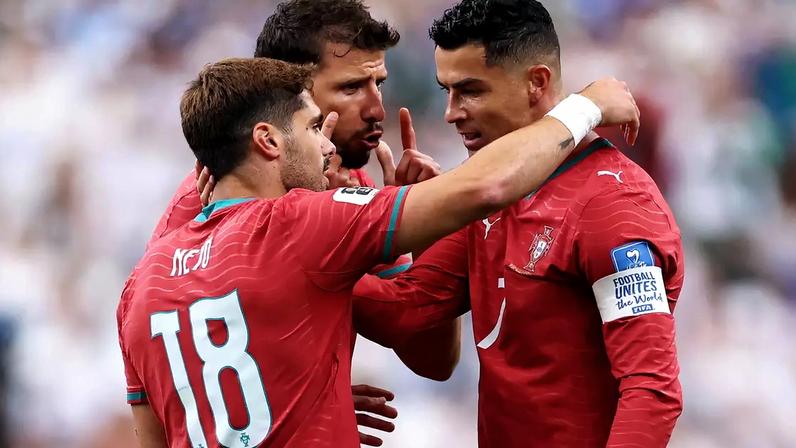 Cristiano Ronaldo marca o primeiro gol de Portugal contra o Uzbequistão