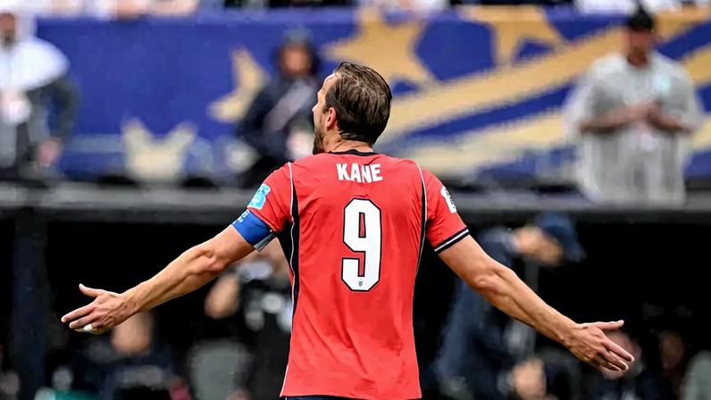 Harry Kane usa 'aliança de esparadrapo' para homenagear a esposa, Katie Goodland