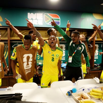 África do Sul avança à segunda fase da Copa; vídeo registra festa no vestiário