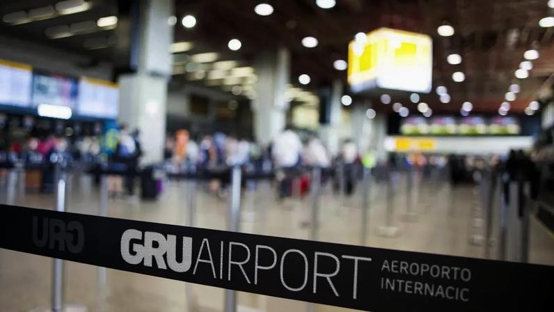 Registro de passageiros circulando pelo aeroporto de Guarulhos, o mario da América Latina