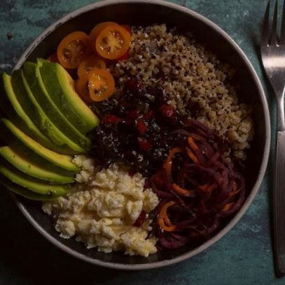 Estudo sugere dieta vegana como auxílio à perda de peso na menopausa
