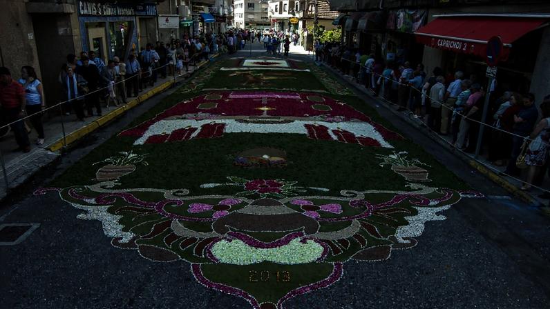 Tapetes coloridos são uma tradição do Corpus Christi — Foto: Getty Images