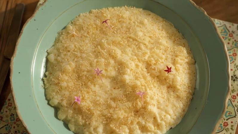 Receita de canjica cremosa com amendoim, coco fresco e toque de canela — Foto: Cacá Bratke/Divulgação
