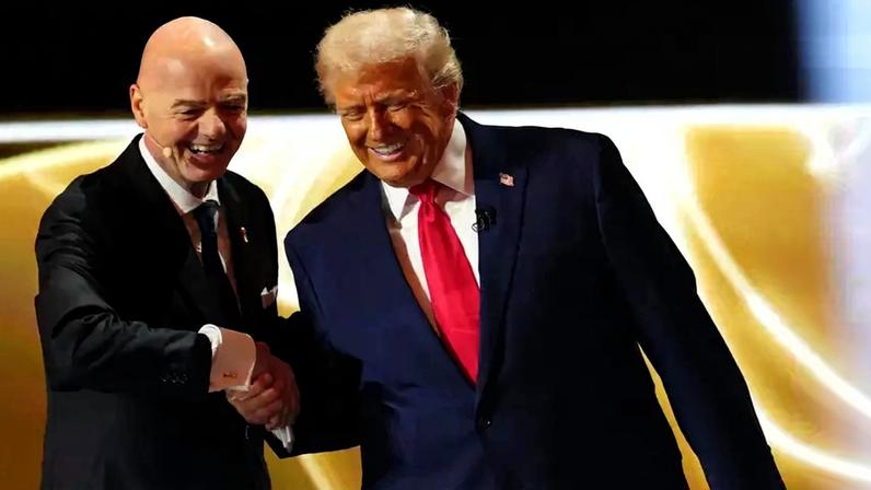 Presidente da Fifa, Gianni Infantino, cumprimenta o presidente dos EUA, Donald Trump