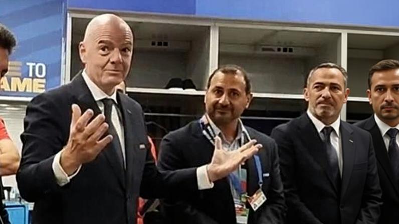 Gianni Infantino, presidente da Fifa, durante discurso a jogadores do Irã na Copa do Mundo