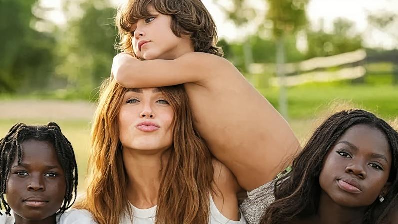 Giovanna Ewbank abriu o jogo sobre a forma que cria Titi, Bless e Zyan