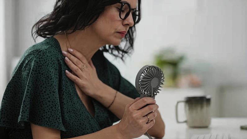 Os calorões atingem cerca de 80% das mulheres no climatério