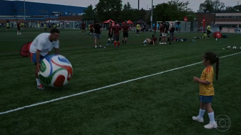 Pesquisa recente aponta crescimento do interesse das crianças canadenses pelo futebol — Foto: Jornal Nacional/ Reprodução