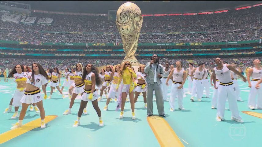 Shakira e Burna Boy deram as boas-vindas na cerimônia de abertura da Copa do Mundo — Foto: Jornal Nacional/ Reprodução