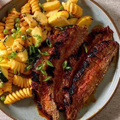 Receita de bife com gochujang e salada de massa