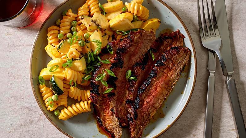 Receita de bife com gochujang e salada de massa