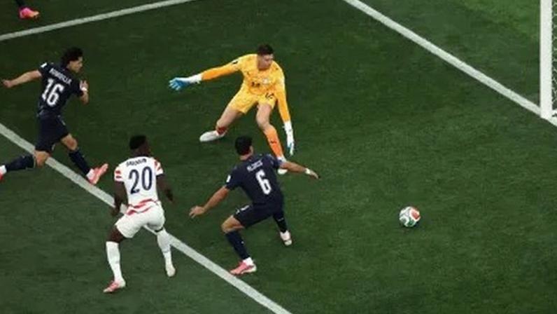 Bobadilla, do São Paulo, marca gol contra em Estados Unidos x Paraguai