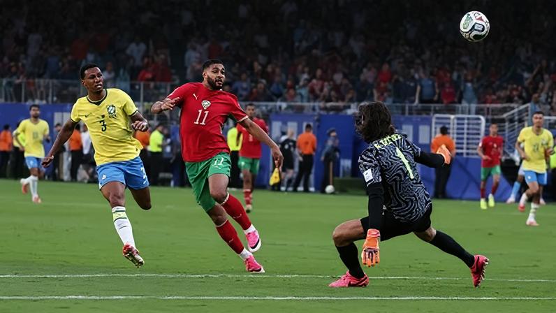 Saibari encobre Alisson para abrir o placar para o Marrocos contra o Brasil na Copa do Mundo