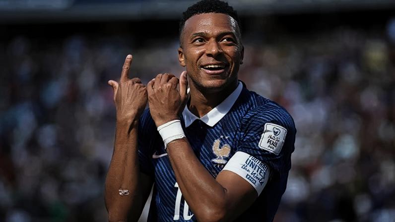 Mbappé comemora gol da França sobre Senegal pela Copa do Mundo
