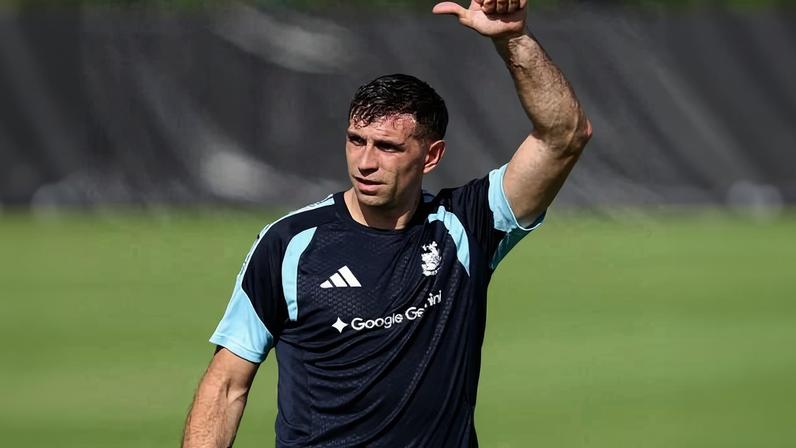 Goleiro da Argentina, Emiliano Martinez participa de treino no Kansas, nos EUA