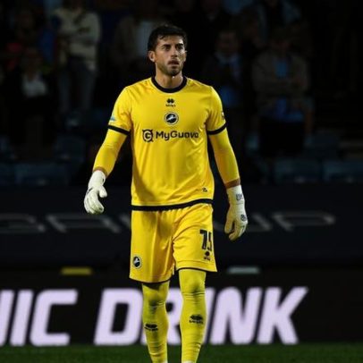 Goleiro da Nova Zelândia já foi expulso por urinar em jogo