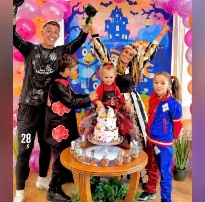 Goleiro uruguaio Muslera participa de festa da filha com IA