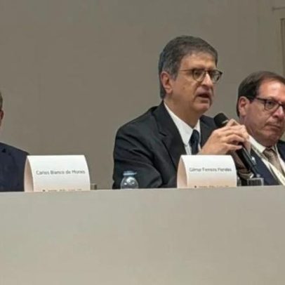 Plateia do Fórum de Lisboa aplaude elogios de Gonet a Moraes