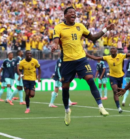 Gonzalo Plata se tornou herói do Equador ao fazer o gol da classificação sobre a Alemanha