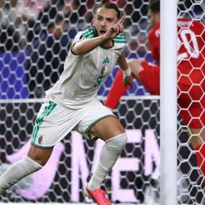 Argélia vira no fim, elimina a Jordânia e segue na Copa do Mundo