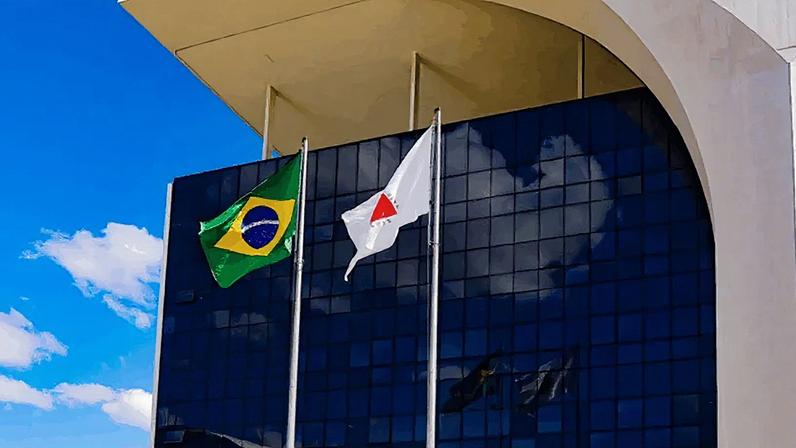 O PT avalia ampliar alianças com partidos de centro para fortalecer palanques estaduais e a campanha de reeleição do presidente Luiz Inácio Lula da Silva