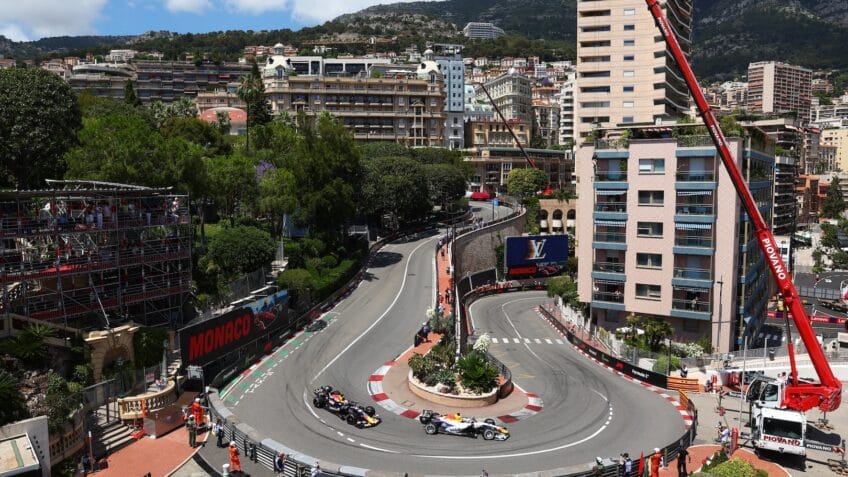 Articulista afirma que disputa de domingo é a última oportunidade de a F1 marcar presença antes da Copa
