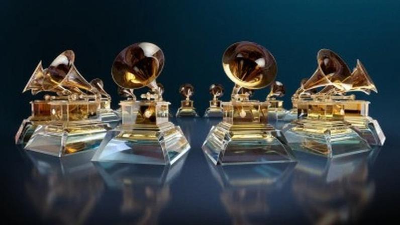 O gramofone de ouro é entregue aos artistas do mundo da música no Grammy