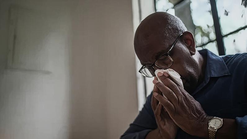 Idosos estão entre as pessoas com maior risco de casos graves de gripe K, segundo especialista